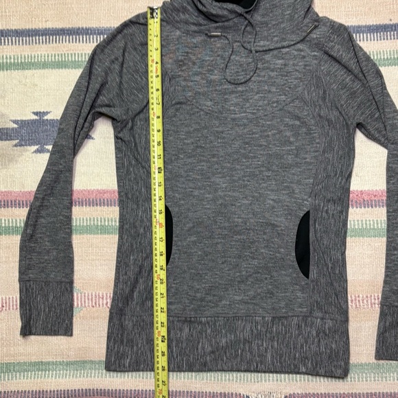 PrAna Women’s Small Cowl Neck Pullover Poly Blend Sweatshirt Grey Front Pockets - Picture 7 of 8